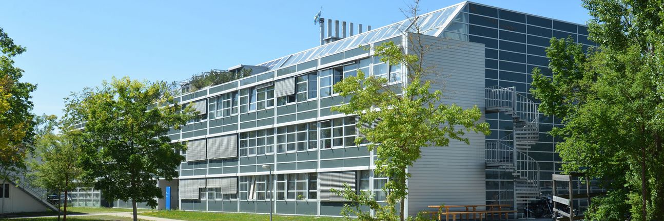 Outdoor photo of the Walter Schottky Institute of the Technical University of Munich.