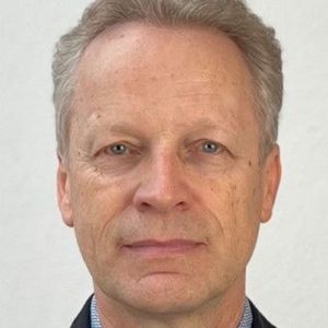 Headshot of Prof. Dr. Steffen Glaser