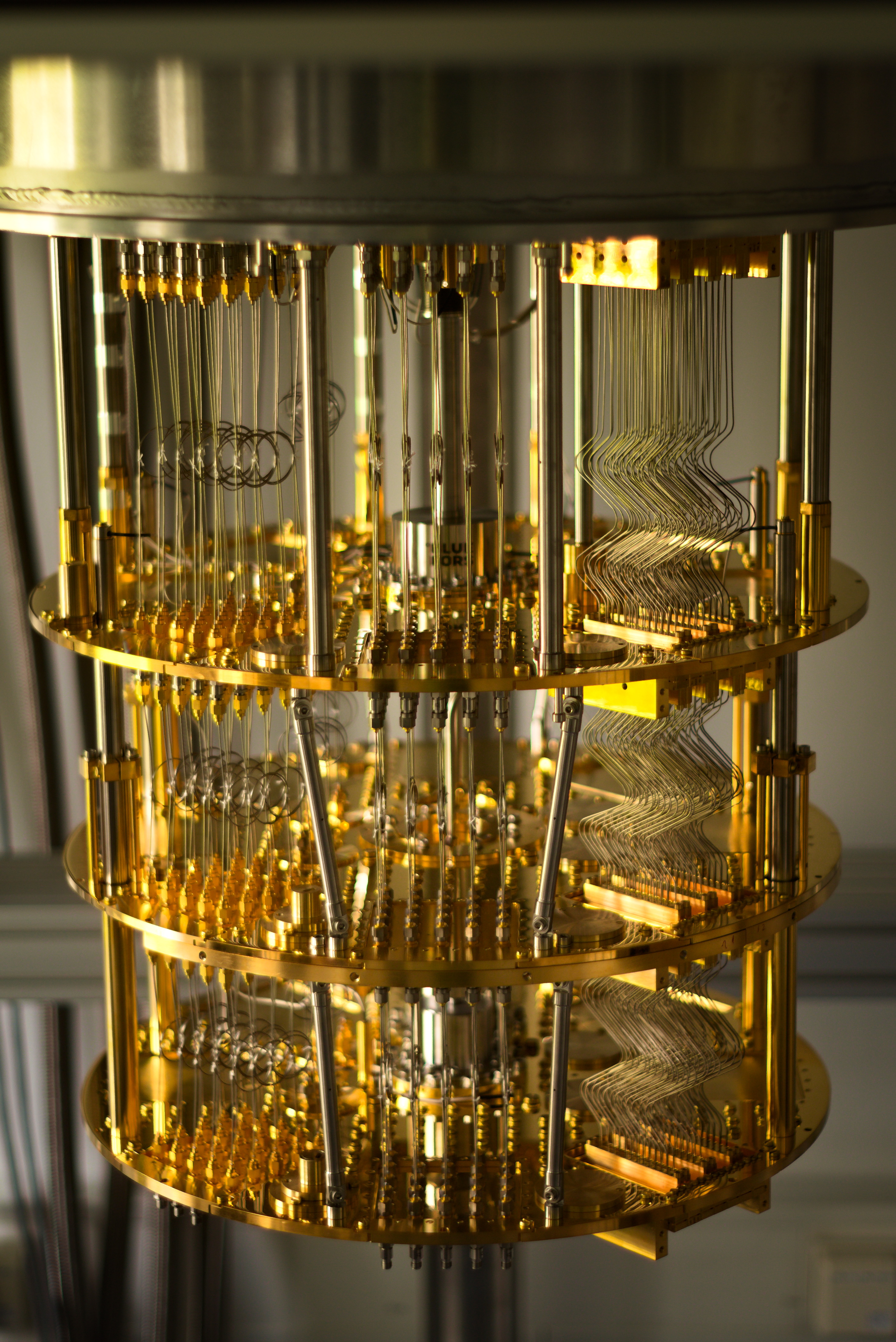 Chandelier architecture of a quantum computer.