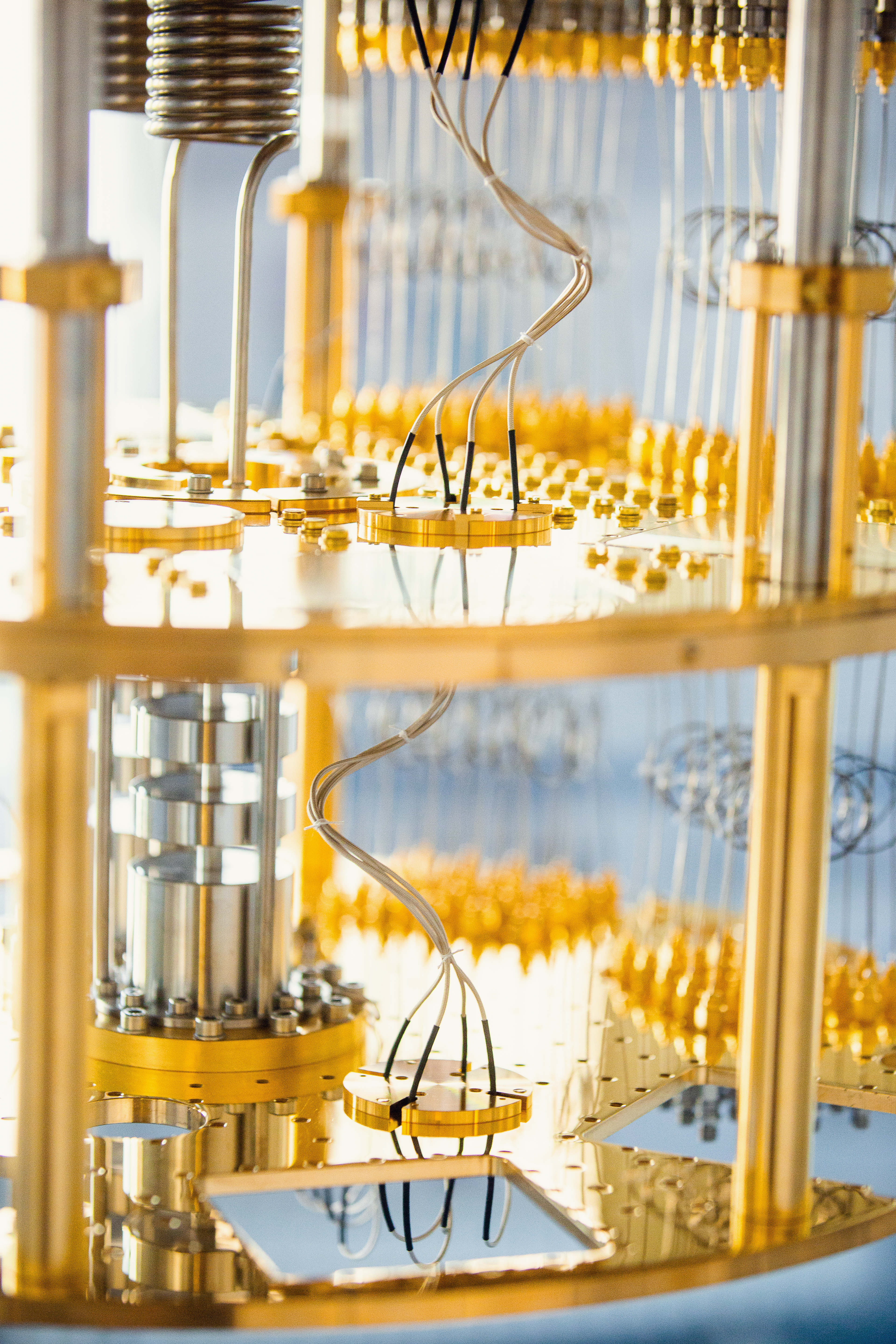 Quantum computer with superconducting qubits